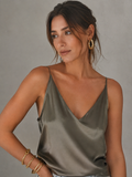 Kikisix donna Top canotta basic con spallini regolabili in viscosa verde militare