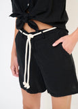 BERMUDA DONNA IN LINO NERO CON CINTURA IN CORDA