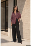 Kikisix Kikisix Donna Camicia over a righe mosto KXCM3518MOS, modello KXCM3518MOS, colore MOSTO, idea look — Immagine parzialmente generata o modificata con AI