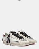 Crime London Sneakers donna bianca con glitter argento  e talloncino fucsia con catena