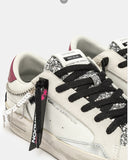 Crime London Sneakers donna bianca con glitter argento  e talloncino fucsia con catena